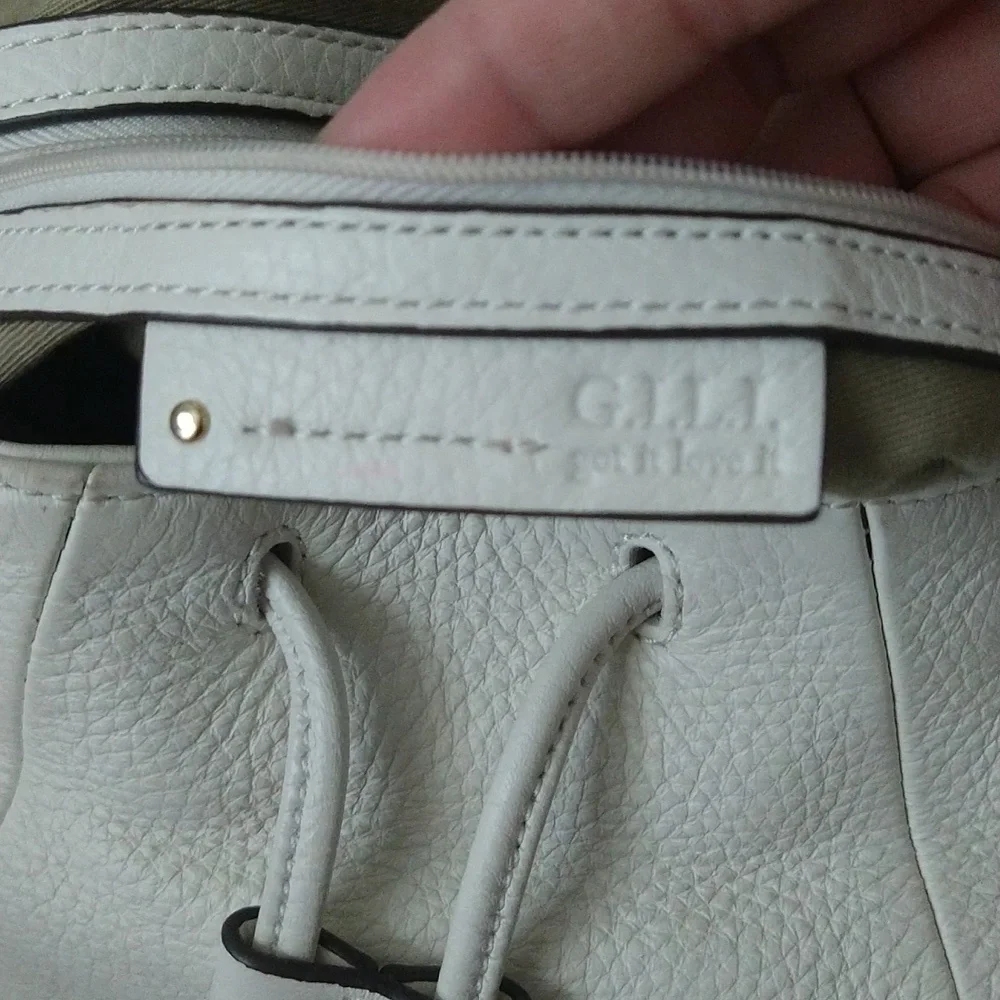 Chic White Leather Hobo Bag with Gold Accents - Picture 10 of 15